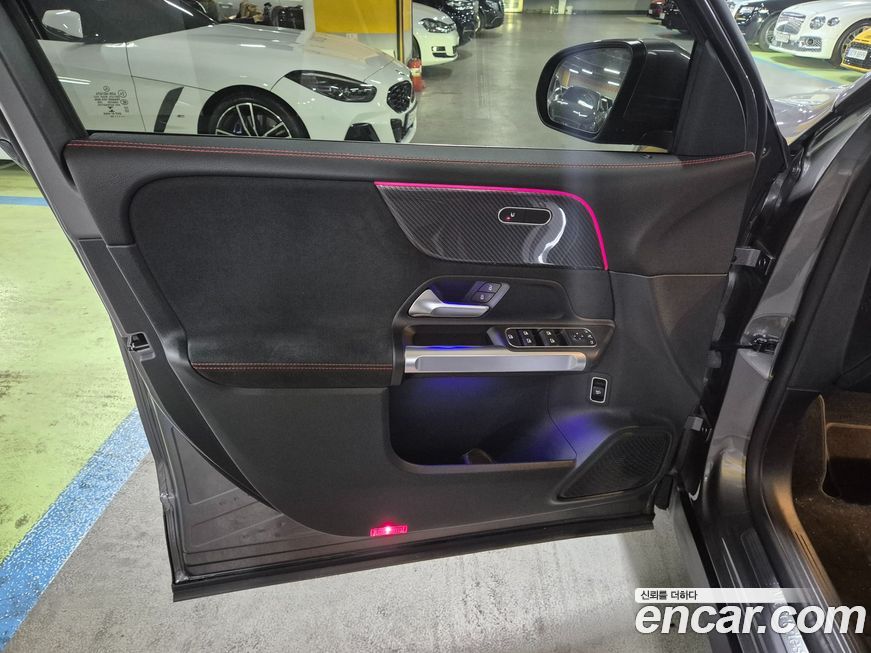 Mercedes-Benz GLB-Class 2022