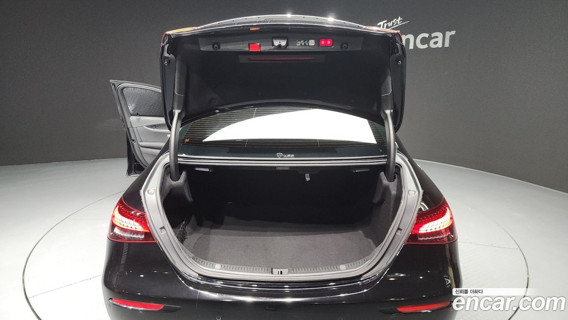 Mercedes-Benz E-Class 2023