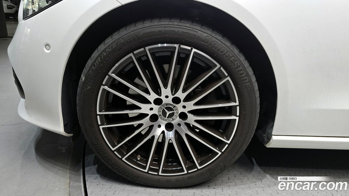 Mercedes-Benz C-Class 2023