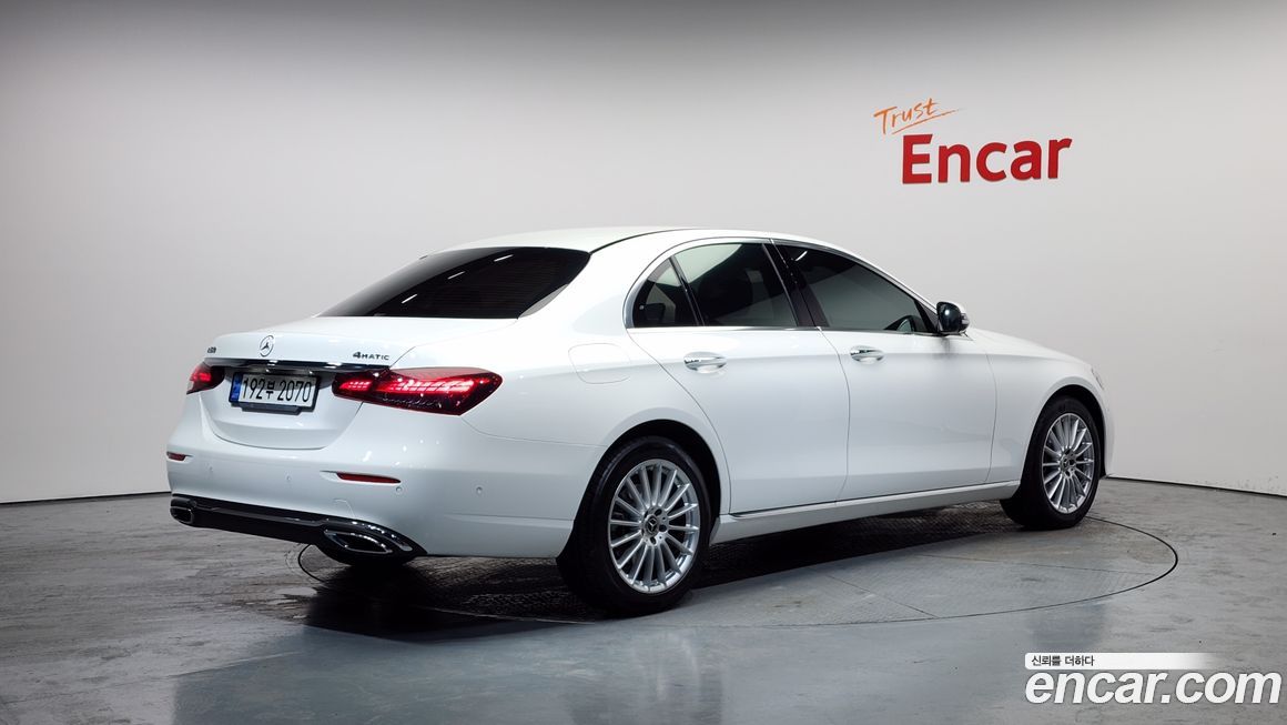 Mercedes-Benz E-Class 2022