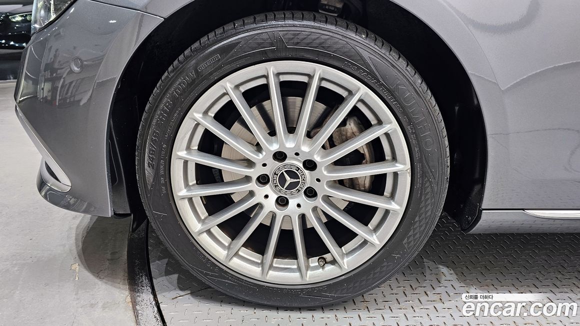 Mercedes-Benz E-Class 2022