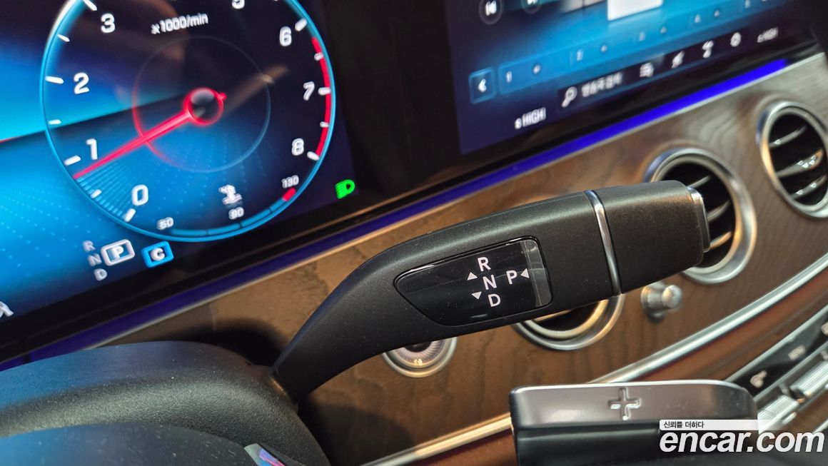 Mercedes-Benz E-Class 2022