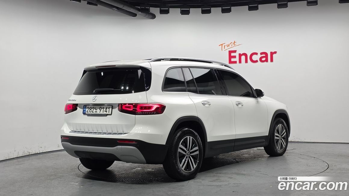 Mercedes-Benz GLB-Class 2021