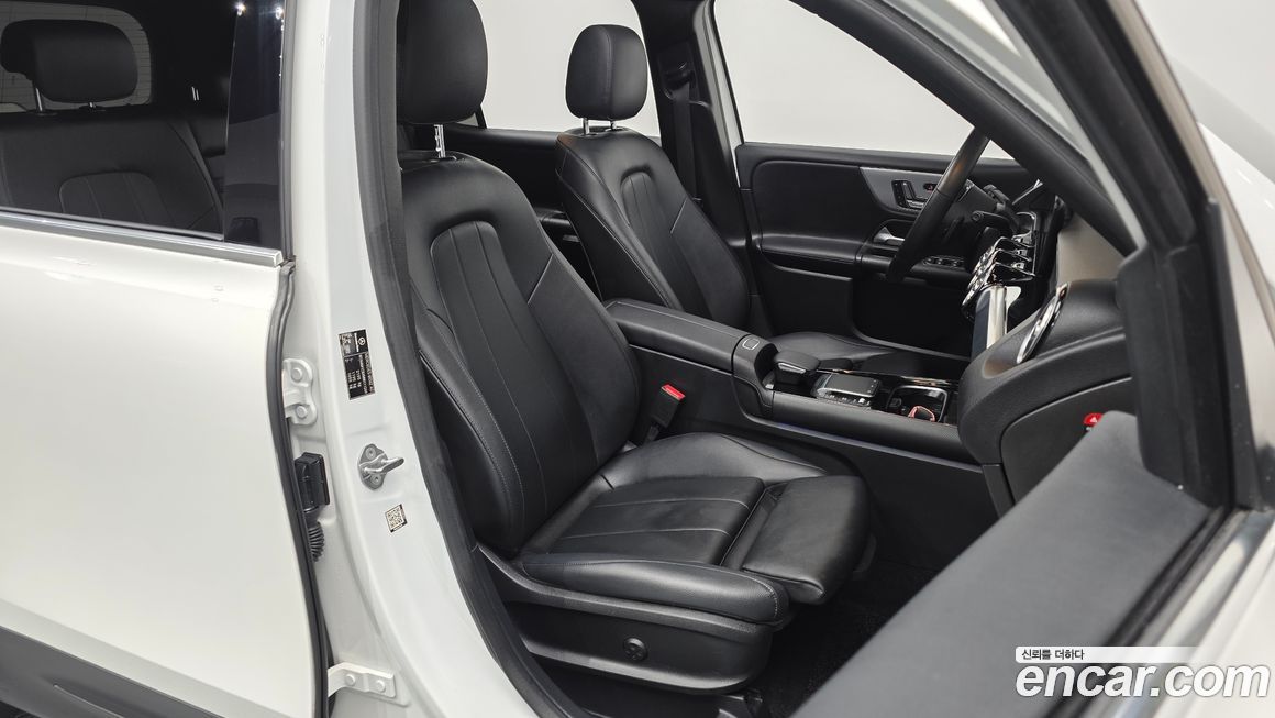 Mercedes-Benz GLB-Class 2021