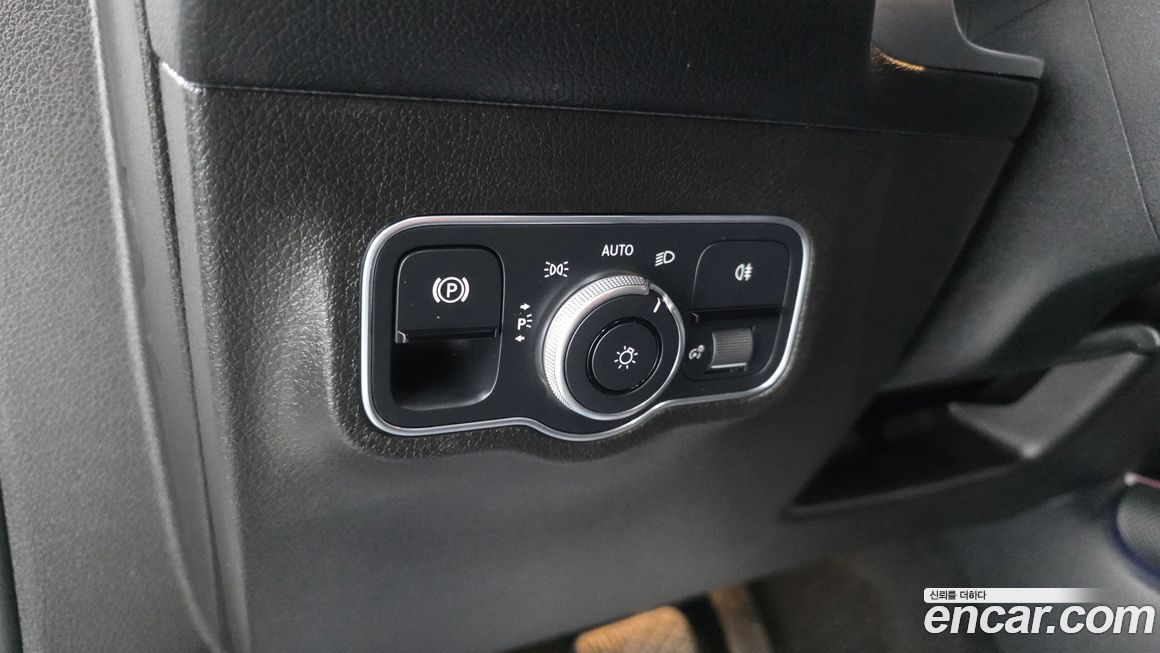 Mercedes-Benz GLB-Class 2021