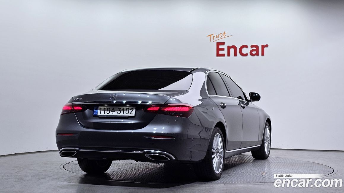 Mercedes-Benz E-Class 2022