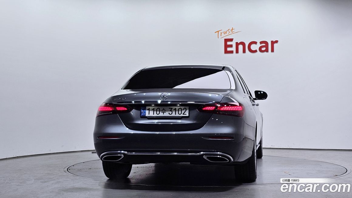 Mercedes-Benz E-Class 2022