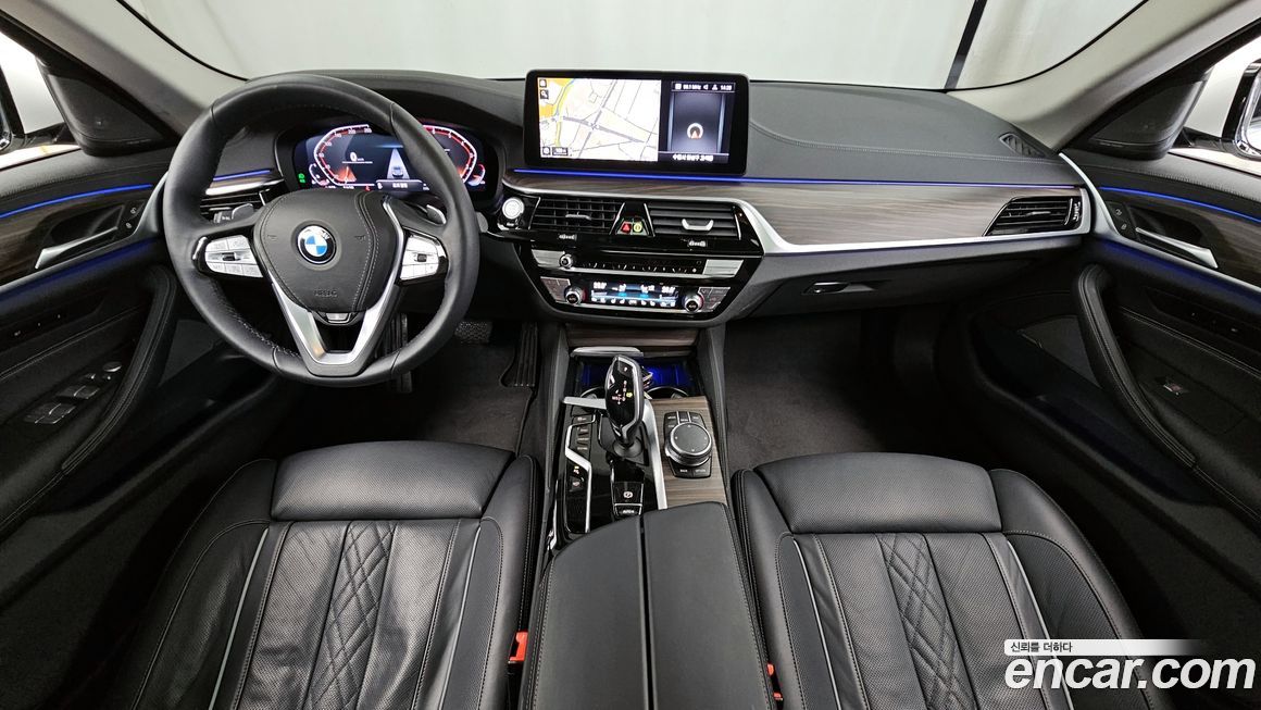 BMW 5-Series 2023