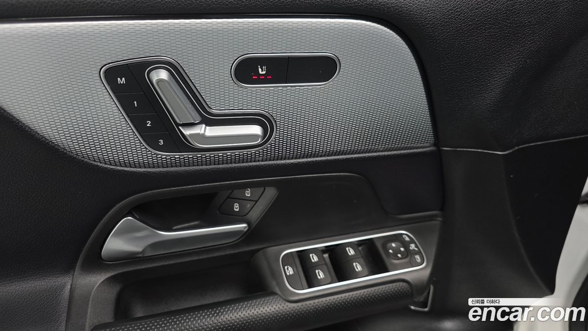 Mercedes-Benz GLB-Class 2021