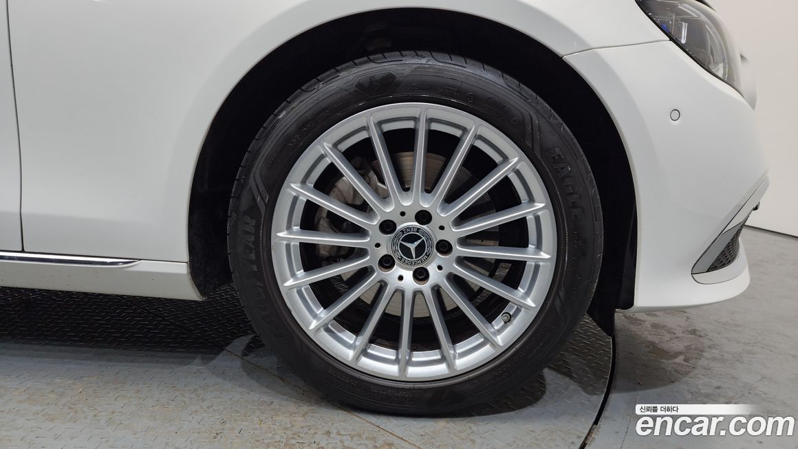 Mercedes-Benz E-Class 2022