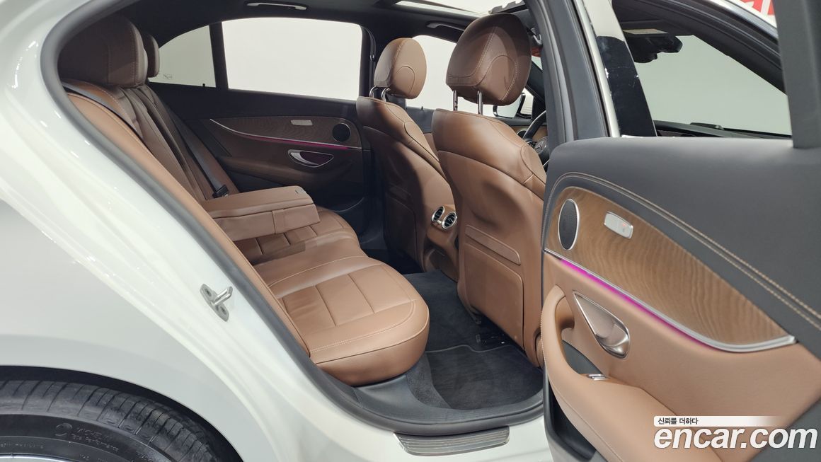 Mercedes-Benz E-Class 2022