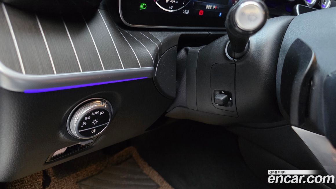 Mercedes-Benz C-Class 2023