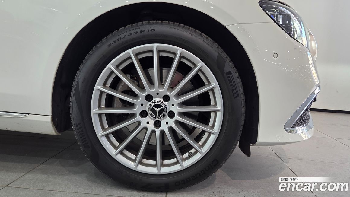 Mercedes-Benz E-Class 2022