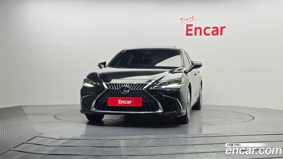 Lexus ES 2025
