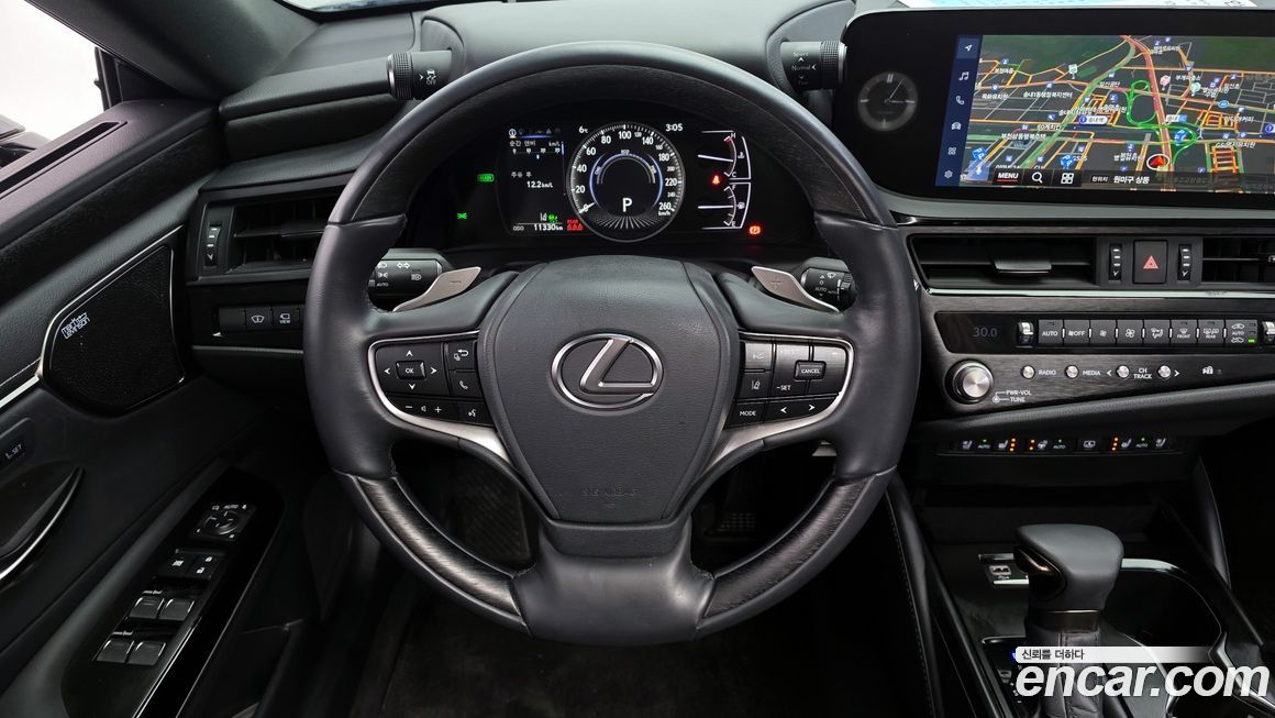 Lexus ES 2025
