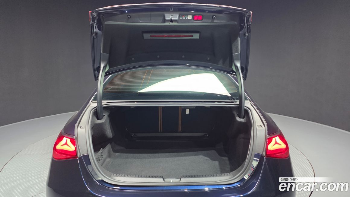 Mercedes-Benz E-Class 2024