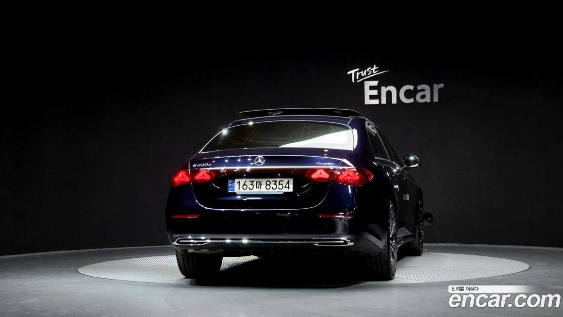 Mercedes-Benz E-Class 2024