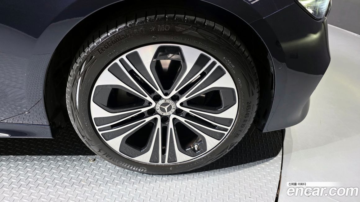 Mercedes-Benz E-Class 2024