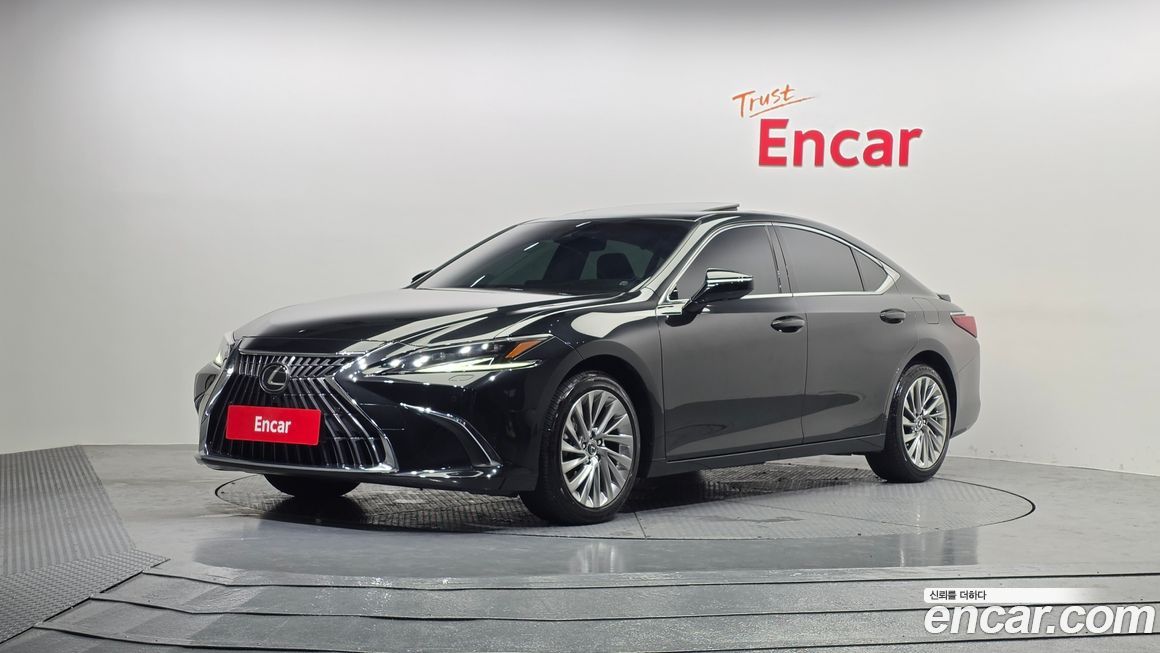 Lexus ES 2025