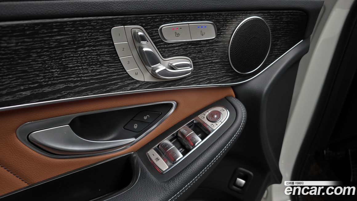 Mercedes-Benz GLC-Class 2023