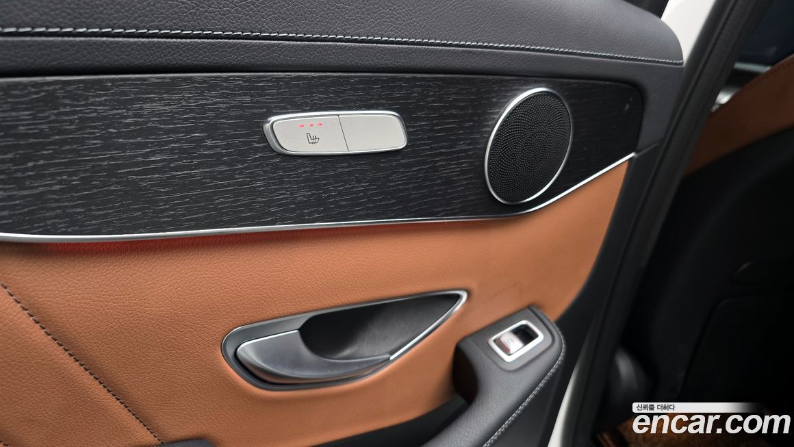 Mercedes-Benz GLC-Class 2023