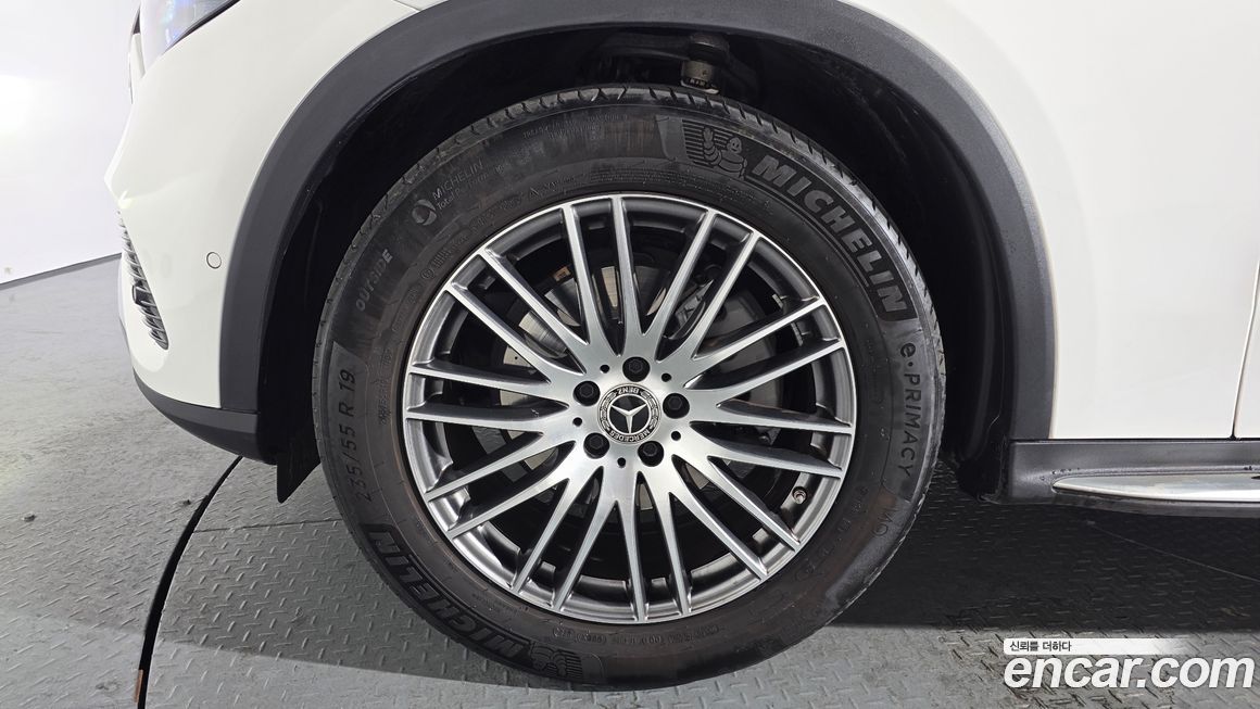 Mercedes-Benz GLC-Class 2025