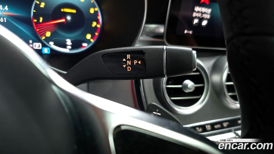 Mercedes-Benz GLC-Class 2023