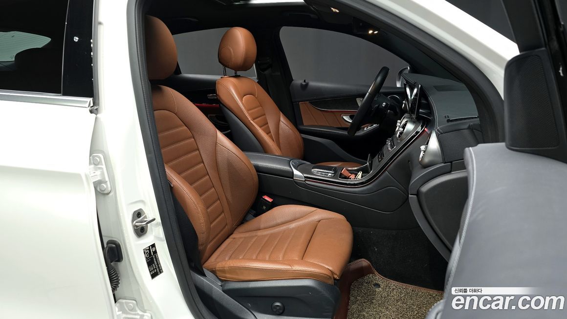 Mercedes-Benz GLC-Class 2023