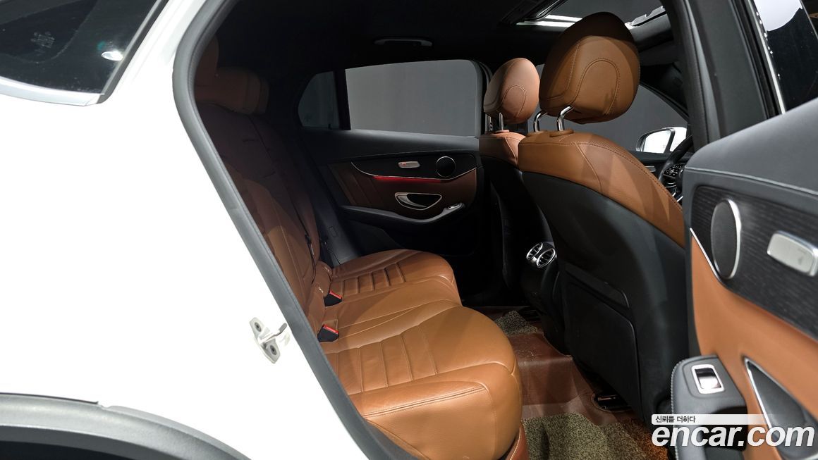 Mercedes-Benz GLC-Class 2023