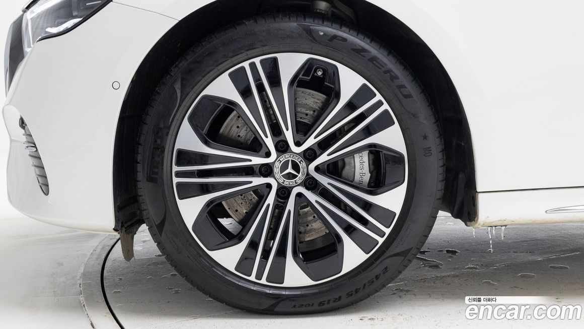 Mercedes-Benz E-Class 2025