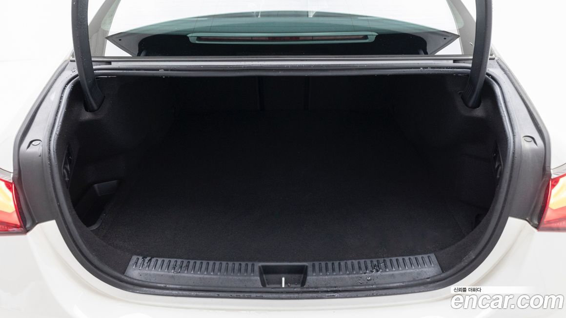 Mercedes-Benz E-Class 2025