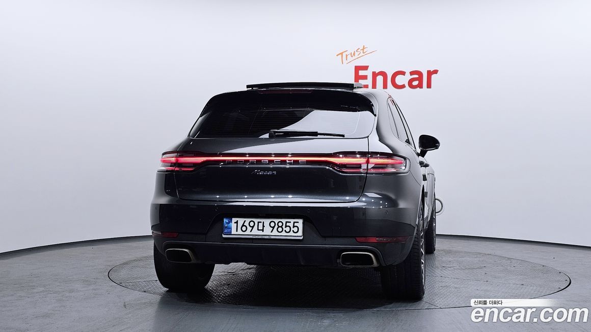 Porsche Macan 2021