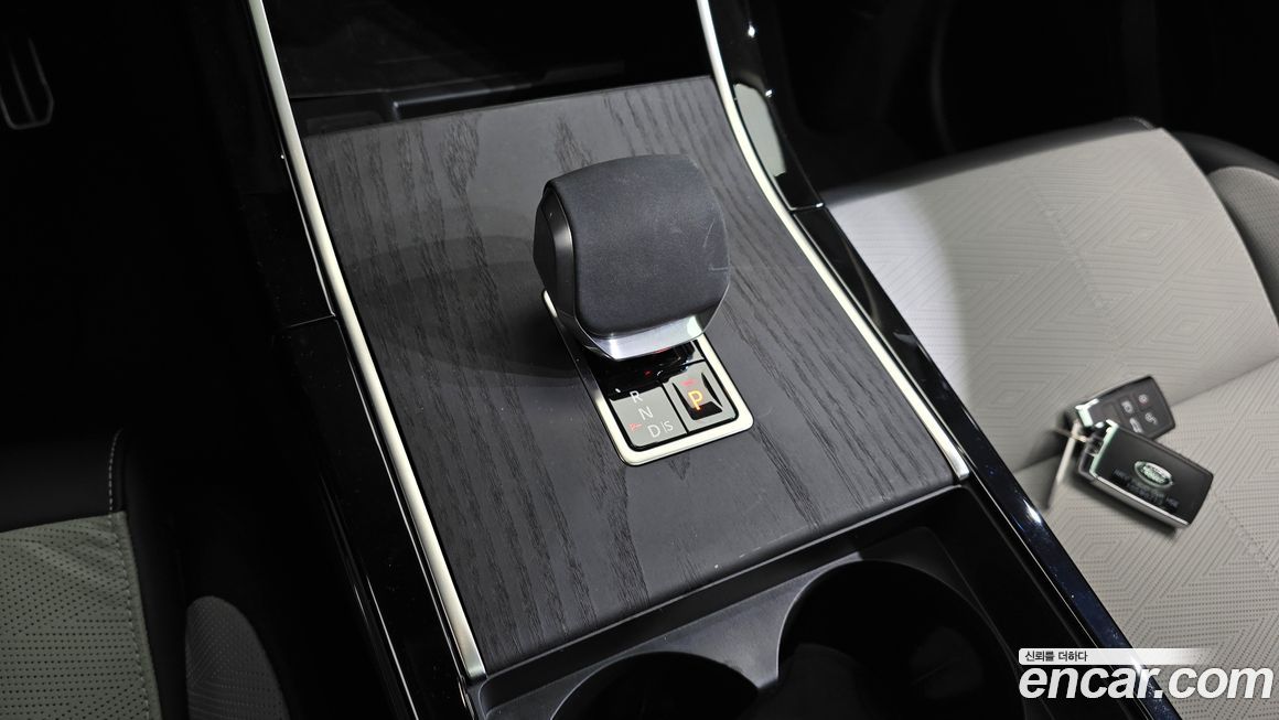 Land Rover Range Rover Velar 2025