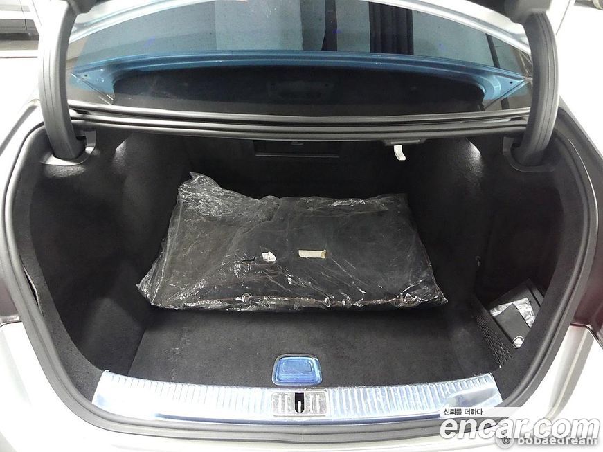 Mercedes-Benz S-Class 2021