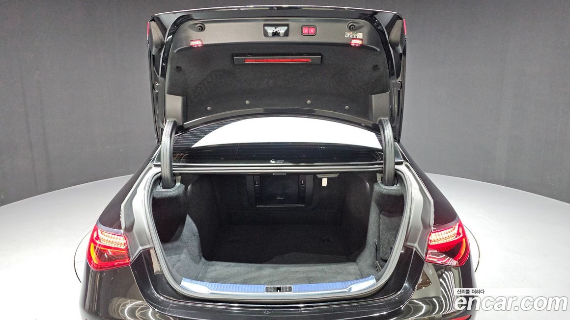 Mercedes-Benz S-Class 2023