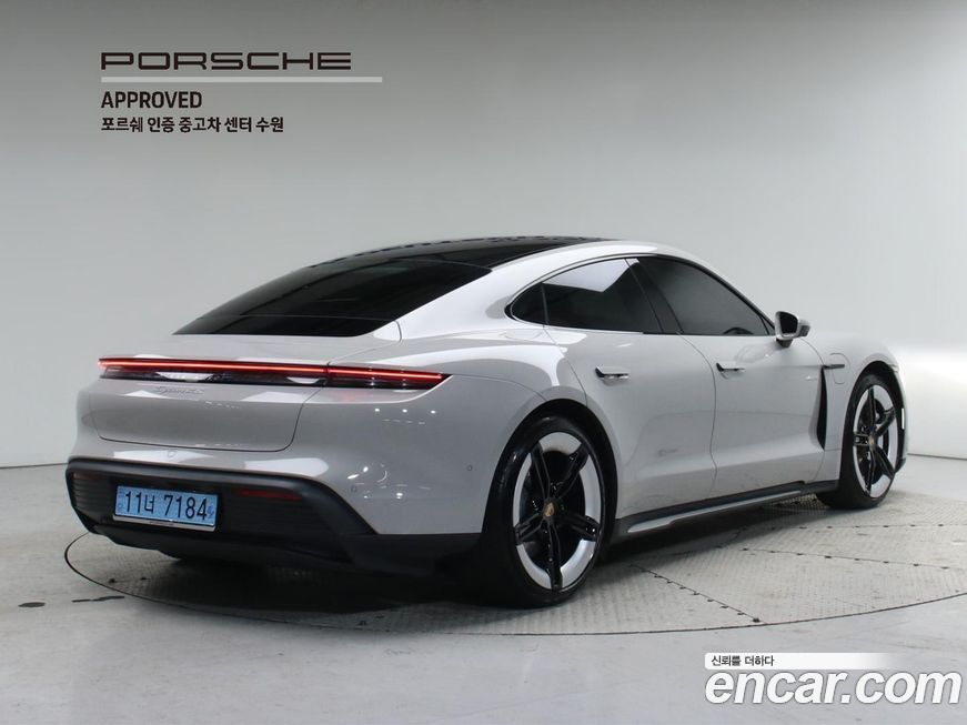 Porsche Taycan 2025