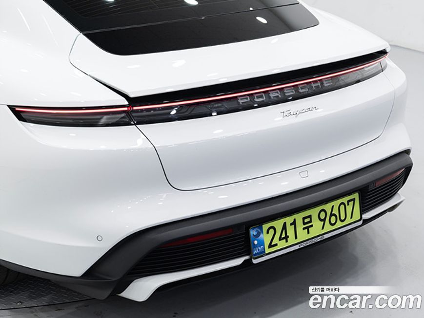 Porsche Taycan 2025