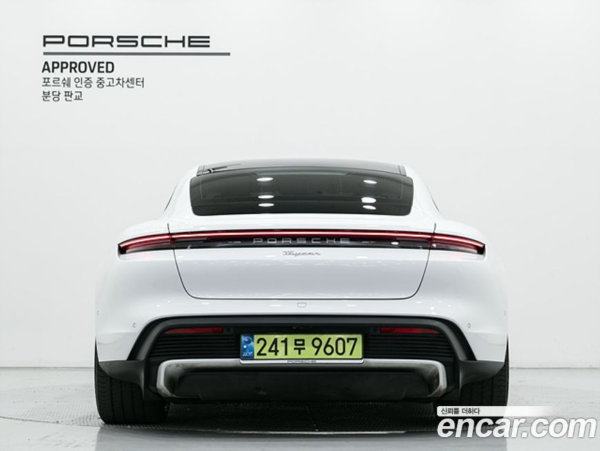 Porsche Taycan 2025