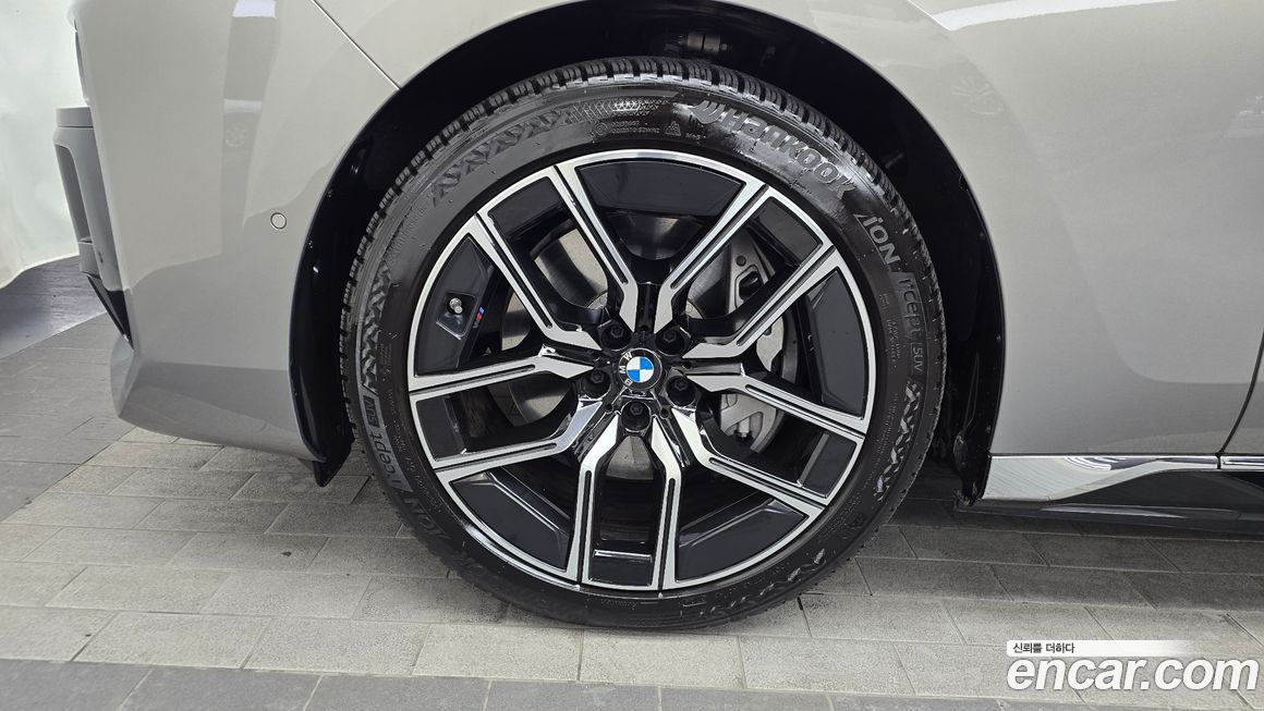 BMW i7 2024