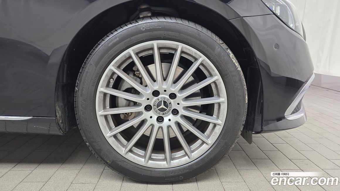 Mercedes-Benz E-Class 2023