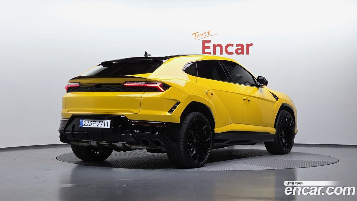 Lamborghini Urus 2025
