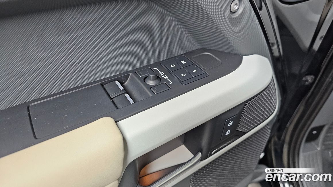 Land Rover Defender 2024