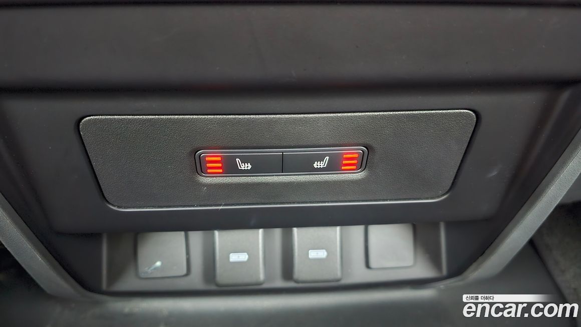 Land Rover Defender 2024