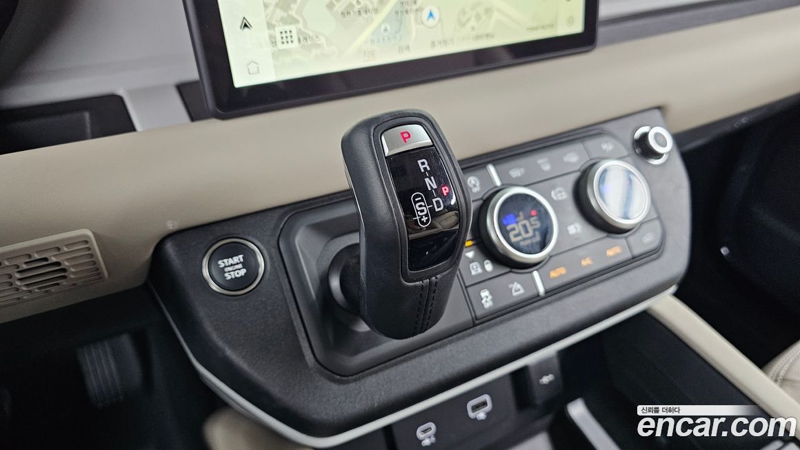 Land Rover Defender 2024