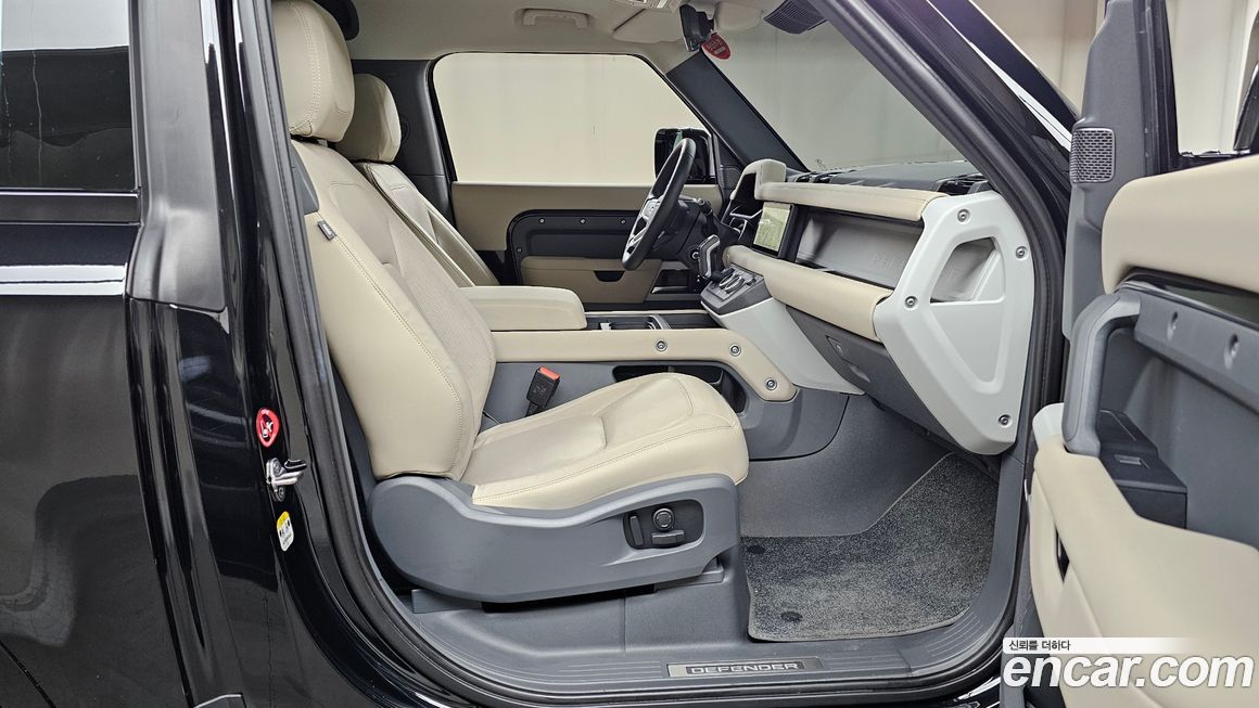 Land Rover Defender 2024