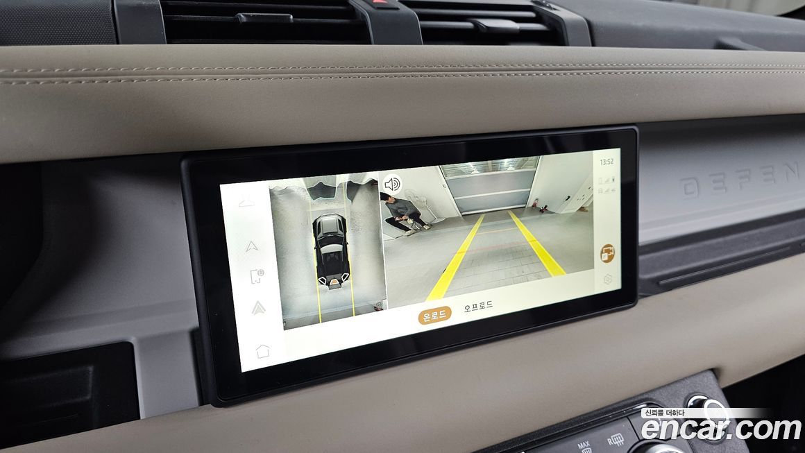 Land Rover Defender 2024