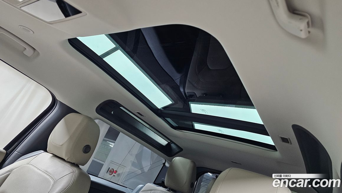 Land Rover Defender 2024