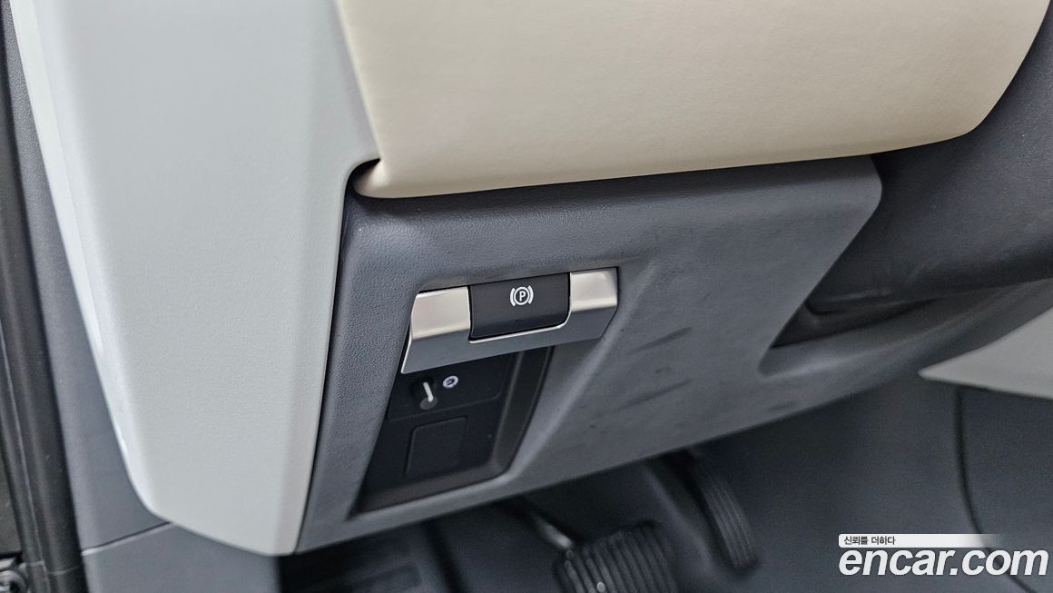 Land Rover Defender 2024