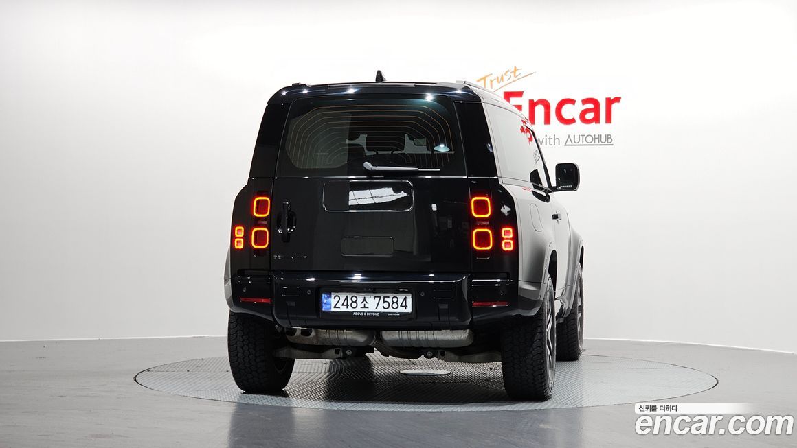 Land Rover Defender 2024