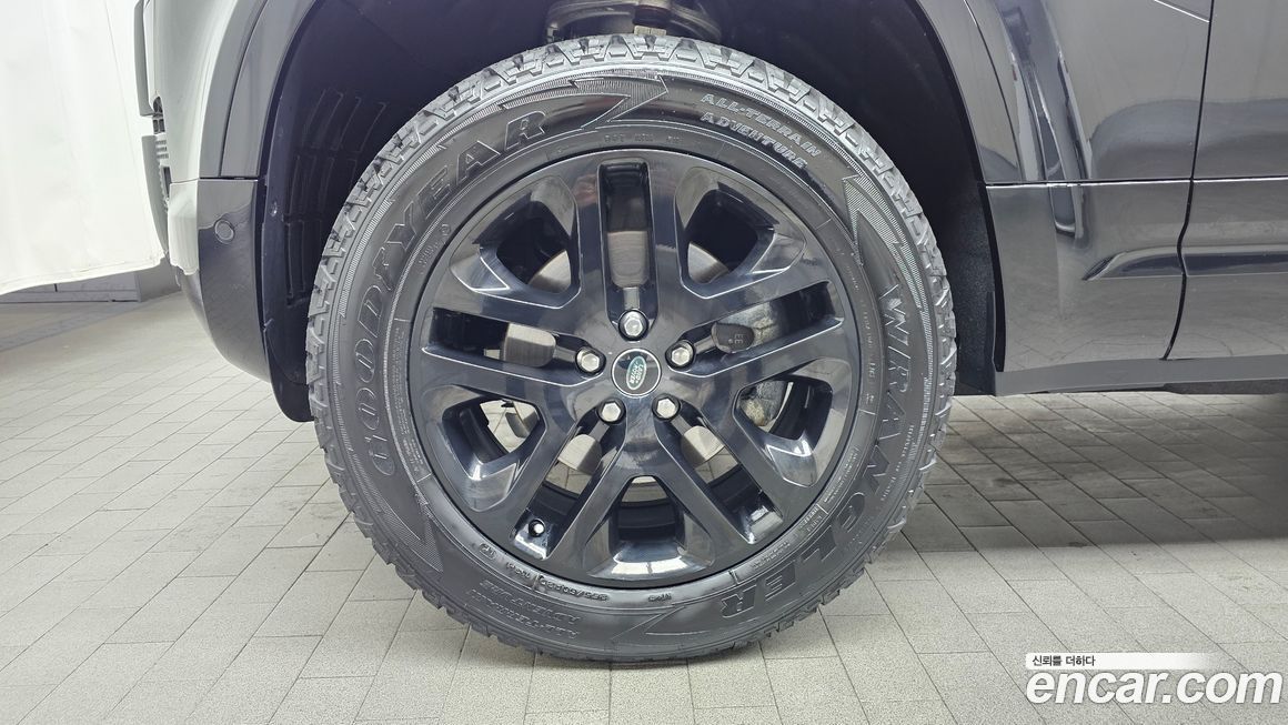 Land Rover Defender 2024